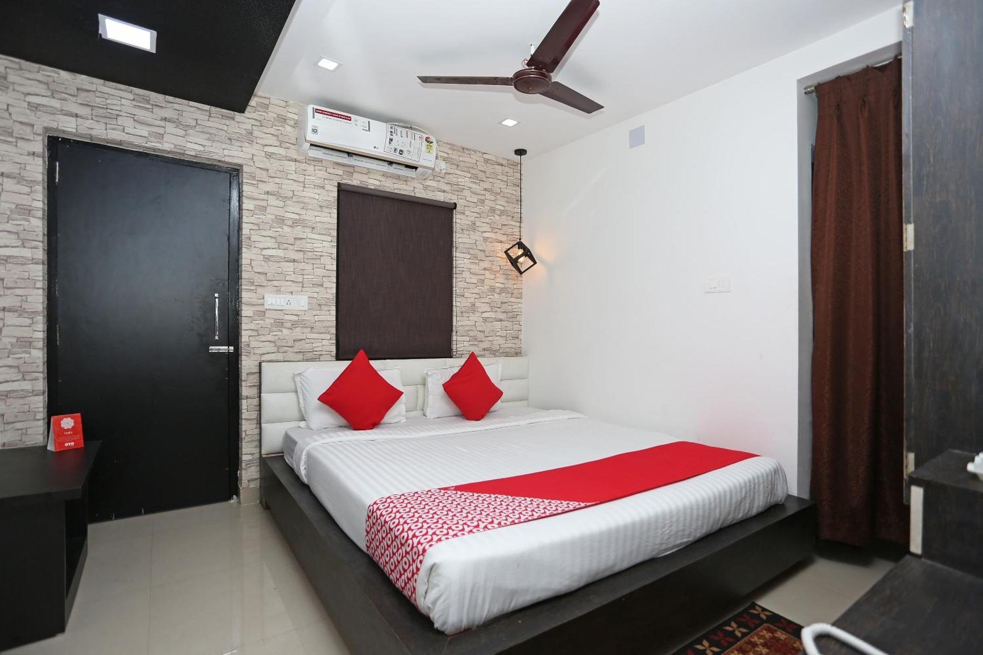 Super Capital O Sai Jagannath Hotell Khandagiri Exteriör bild