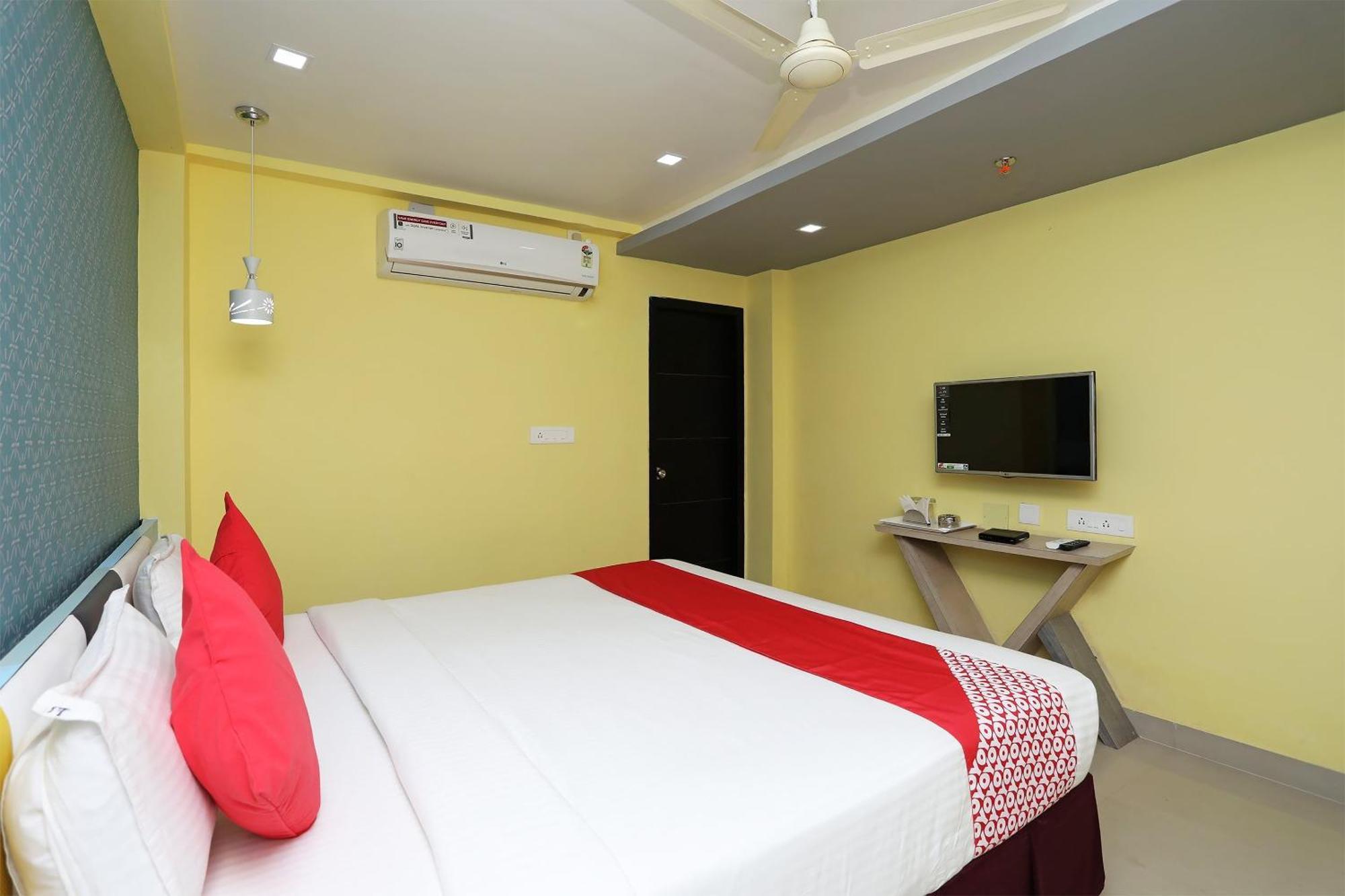 Super Capital O Sai Jagannath Hotell Khandagiri Exteriör bild