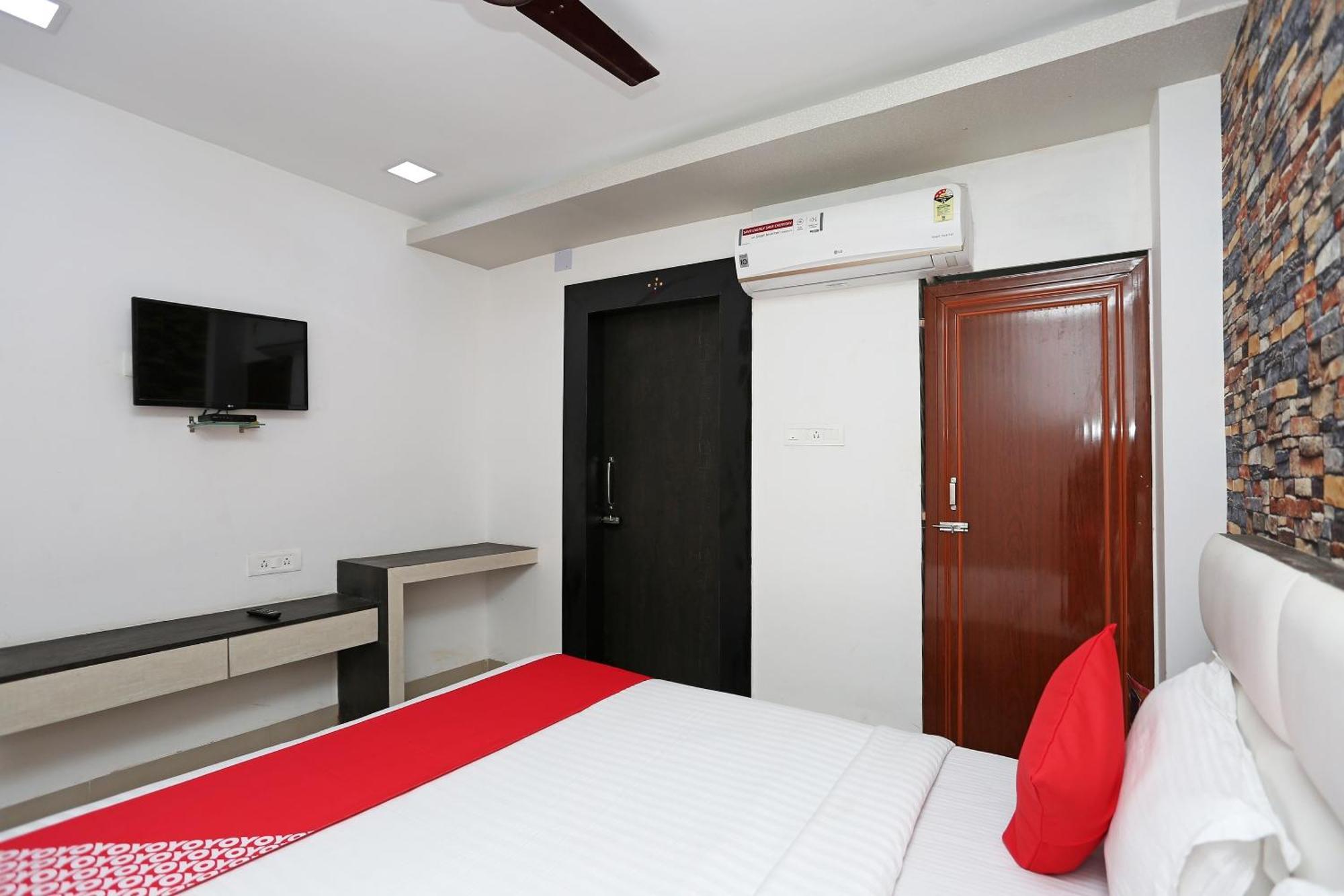 Super Capital O Sai Jagannath Hotell Khandagiri Exteriör bild