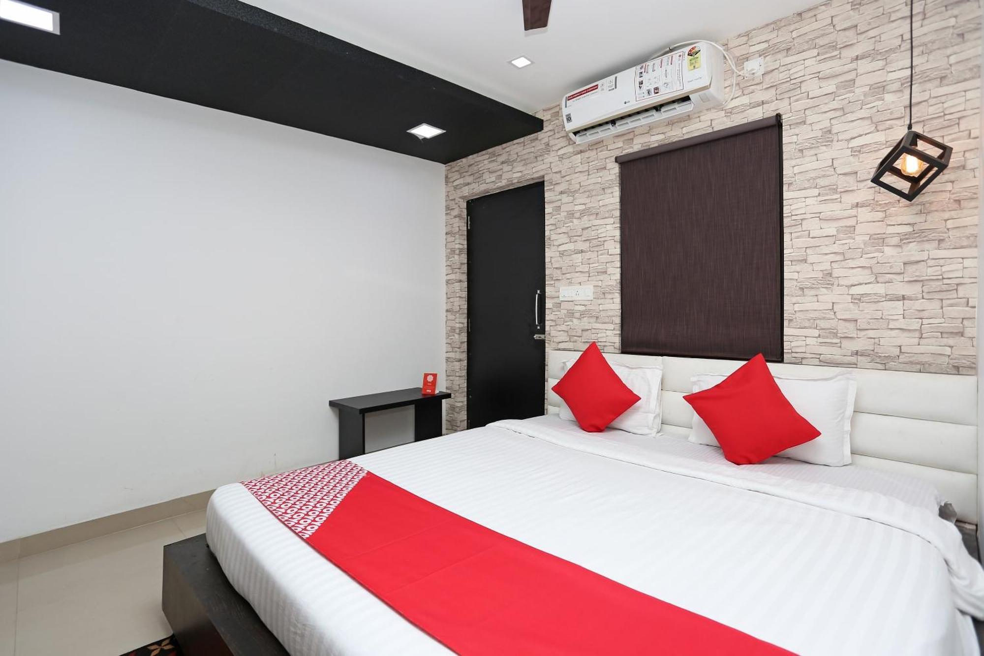 Super Capital O Sai Jagannath Hotell Khandagiri Exteriör bild